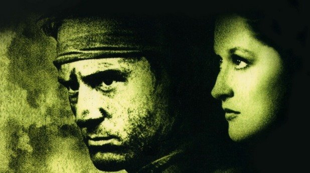"Ловецът на елени" (1978) 
Филмът за Виетнамската война с участието на Мерил Стрийп, Робърт де Ниро и Кристофър Уокън е посрещнат изключително радушно от критиката навремето си. Днес той е критикуван основно заради едностранчивостта си. Филмът е дълъг 3 часа и е  изпълнен с донякъде безсмислено насилие. Холивудският подход към сериозната война може да се смята за доста наивен и дори лъжлив. За разлика от "Бони и Клайд" тук проблемът е именно в сценария и режисурата, докато Де Ниро, Стрийп и Уокън правят незабравими роли