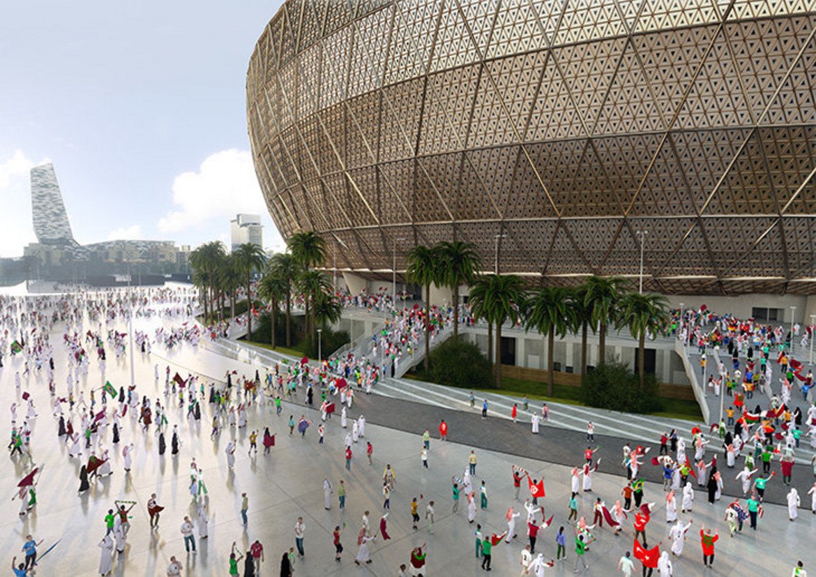 Златната фасада на стадиона символизира арабската архитектура и традициите на региона.

