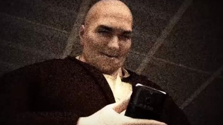 Rape Day  (2019 г.)
Ако името не е достатъчно смущаващо, чакайте да чуете за какво става дума за играта, представяна като "визуален роман за възрастни". Идеята е историята да разкаже за сериен убиец/изнасилвач, който по време на зомби апокалипсис изнасилва и убива жени.
Макар разработчикът Desk Plant (всъщност един-единствен човек) да твърди, че става дума за "черна комедия", самата идея за играта поражда твърде много притеснения. Особено когато в страницата ѝ в Steam е посочено, че ще съдържа сексуални нападения, некрофилия и кръвосмешение.
Стига се до подписки срещу Rape Day, една от които събира над 100 хиляди подписа. Критики отправят и жени депутати от британския и шотландския парламент.
В крайна сметка Valve обявява, че няма да разпространява играта в платформата си Steam заради рисковете, които това носи. В обяснението си казват, че уважават "желанието на разработчиците да се изразяват", но в случая разработчикът е избрал тема, която "прави много трудно да им помогнем да го направят".
Критиките обаче не стихват, тъй като според някои реакцията на Valve срещу спорната игра не е била достатъчно остра.