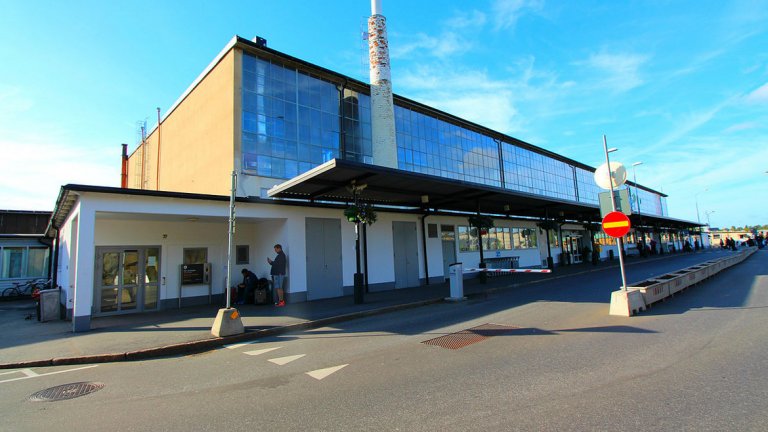 137. Летище Брома Стокхолм, Швеция
Обща оценка: 5,91 от 10
Точност на полетите: 4,4
Качество на обслужването: 7,6
Отзиви на пасажерите: 5,1