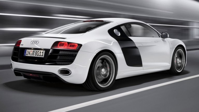 Рекламата на Audi R8 от 2009-та година иронизира филма "Кръстникът". Вижте в галерията автомобилите, които са главни герои на някои от най-абсурдните и смешни реклами в историята