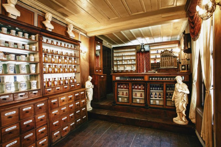 Аптеката на Сотир Антониади.