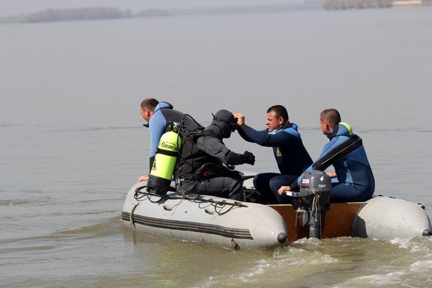 Военни демонстрираха водолазни умения (снимки)