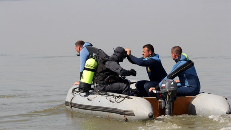 Военни демонстрираха водолазни умения (снимки)