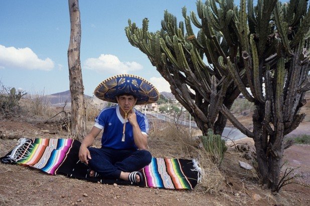 Ален Жирес е готов за световното в Мексико. Магьосникът от халфовата линия на Франция от 80-те позира за корица на списание преди старта на световното през 1986 г.