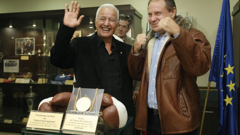 През 2015-а Георги Костадинов дари ръкавиците, с които завоюва титлата в Мюнхен 1972 и златния медал на Музея на спорта