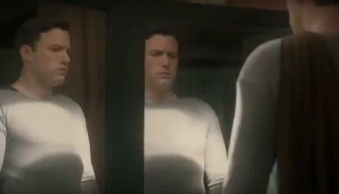Бен Афлек играе актьора Джордж Рийвс във филма Hollywoodland, разказващ за мистерията около смъртта на Рийвс.