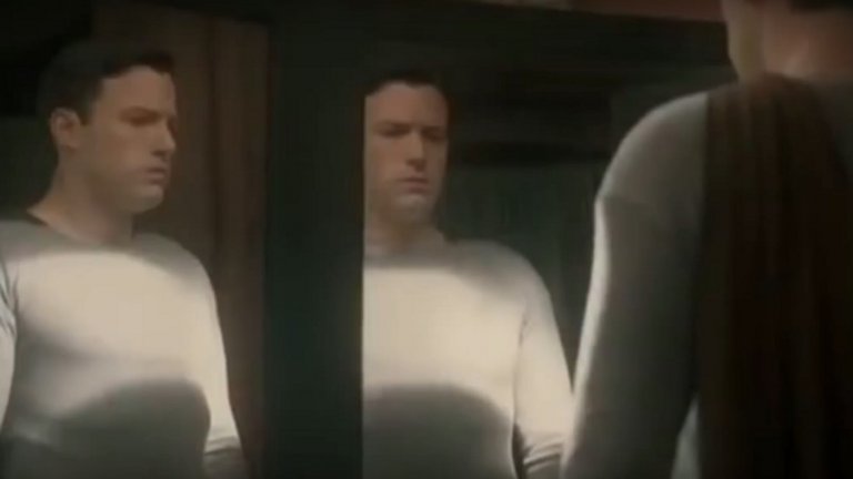 Бен Афлек играе актьора Джордж Рийвс във филма Hollywoodland, разказващ за мистерията около смъртта на Рийвс.