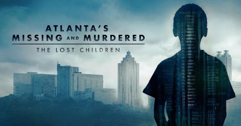 Atlanta’s Missing and Murdered: The Lost Children
Едни от най-тежките истории са тези за престъпления срещу деца. Още по-тежки са те, когато реално остават без отговор и без наказани. Тази документална поредица на HBO предлага нов поглед към трагичните събития около отвличането и убийствата на поне 30 афроамерикански деца и младежи, случили се между 1979-а и 1981 г. в щата Атланта. Сериалът разглежда редица интересни въпроси, включително и за Уейн Уилиамс - 23-годишният (тогава) млад мъж, който е арестуван и осъден за две от убийствата. Но наистина ли той е човекът, отговорен за всички тези изчезвания? Защото разследването очевидно допуска много, много грешки.