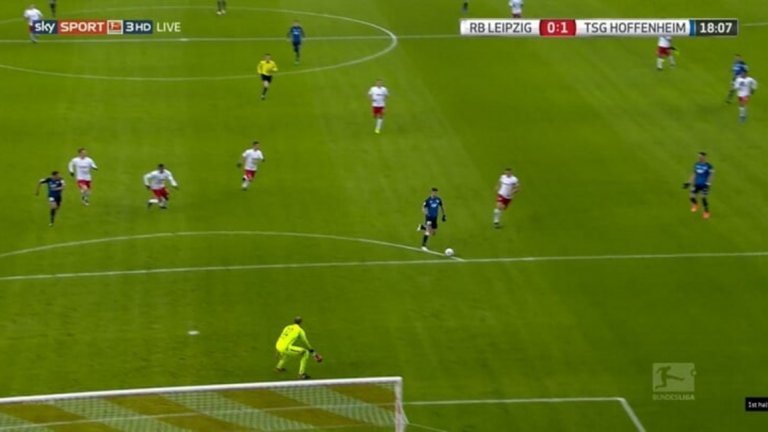 В съвременния футбол се тренира не само тялото, но и мозъкът. И тук на помощ идва военната авиация