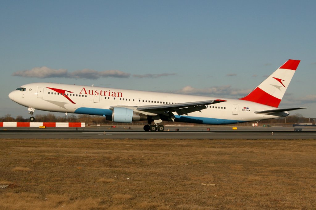 Austrian_763_JFK_012008