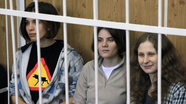 В затвора Надя, Катя и Маша (отляво надясно) станаха знаменитости, но откакто излязоха за тях стана сложно 