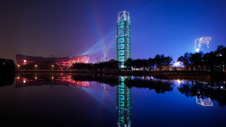 Националният стадион, осветен тържествено в чест на срещата на лидерите от АТИС