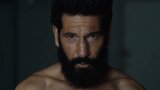 Брутален, насилствен, пълен с екшън и с малко история