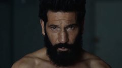 Брутален, насилствен, пълен с екшън и с малко история