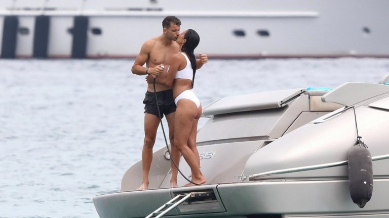 Григор и Никол на почивка в Сен Тропе (снимки)