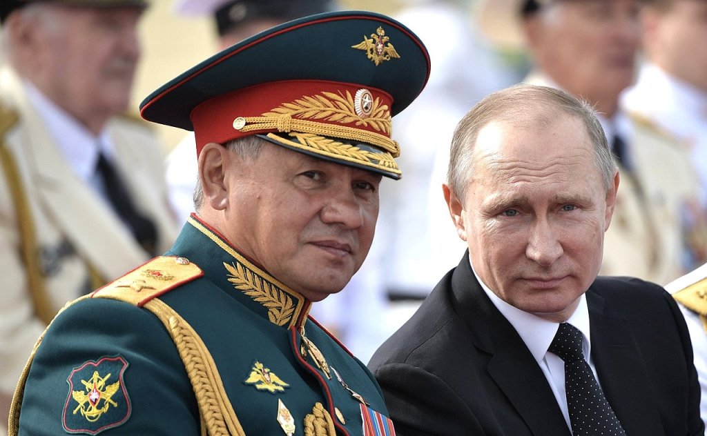 1280px-Vladimir_Putin_and_Sergey_Shoigu_-_Saint-Petersburg_2017-07-30_(1)