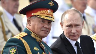 1280px-Vladimir_Putin_and_Sergey_Shoigu_-_Saint-Petersburg_2017-07-30_(1)