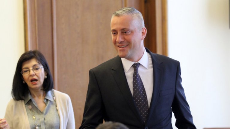 Министърът на икономиката Божидар Лукарски отхвърли възможността да подкрепи номинацията на Трайчо Трайков, когото определи като "скрит опозиционер" на кабинета Борисов 2