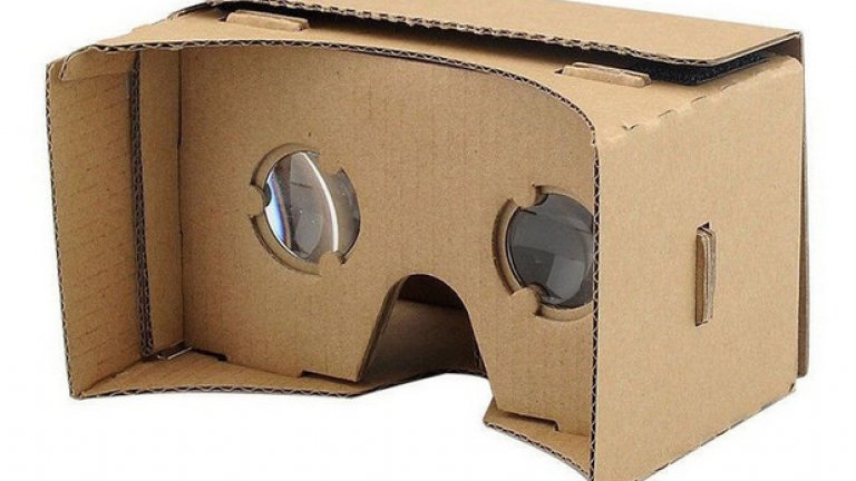 Google Cardboard е най-евтиният вариант за VR очила в момента. Семплият му дизайн не бива да ви подвежда - той работи стабилно и е адекватна конкуренция на по-скъпите алтернативи. Не е изключено и човек сам да си направи хедсет, подобен на този на Google. Могат да се намерят достатъчно онлайн ръководства как се прави това