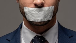 Политиците се крият зад "окончателните резултати", докато планират следващите си ходове