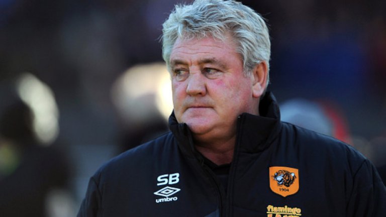 Стийв Брус. Играе на "Олд Трафорд" от 1987 до 1996 г. А треньорската му кариера стартира две години по-късно в Шефилд Юнайтед. От 2012 г. води Хъл Сити.