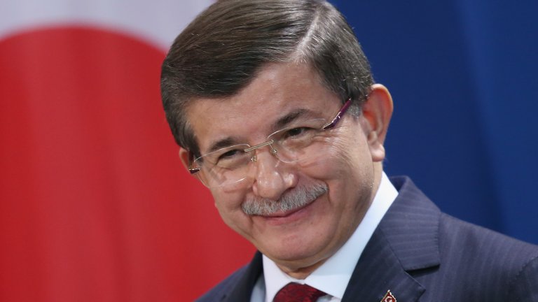 Тежките и недотам тежки критики на Ахмет Давутоглу към бившия му лидер