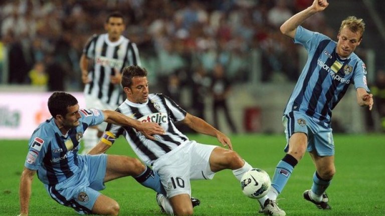 Нотс Каунти – Ювентус, 2011 г. Защо му е на италианския гранд да сефтоса чисто новия си стадион срещу подобен опонент? Много просто, защото „бианконерите“ са заимствали черно-белите си фланелки през 1903 г. именно от този тим. Мачът тогава завърши наравно – 1-1.