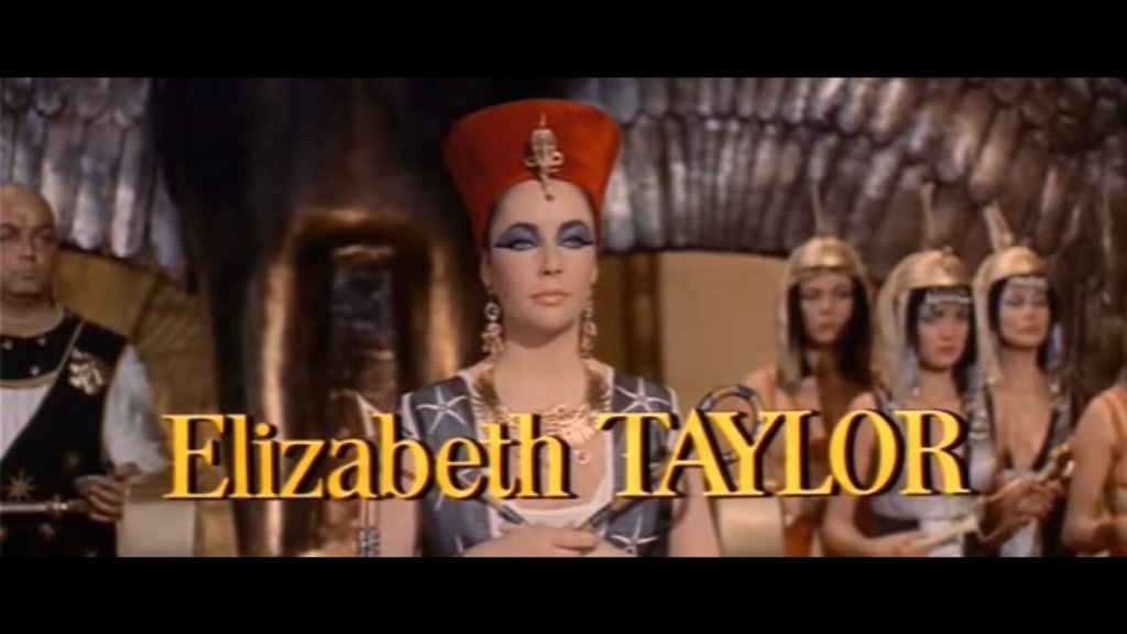 "Клеопатра" (1963) 
От 200 години хората спорят как е изглеждала Клеопатра и все още нямат отговор. Според Холивуд обаче египетският фараон има бяла кожа, светли очи и прилича на Вивиан Лейт ("Цезар и Клеопатра" от 1945), Елизабет Тейлър ("Клеопатра"