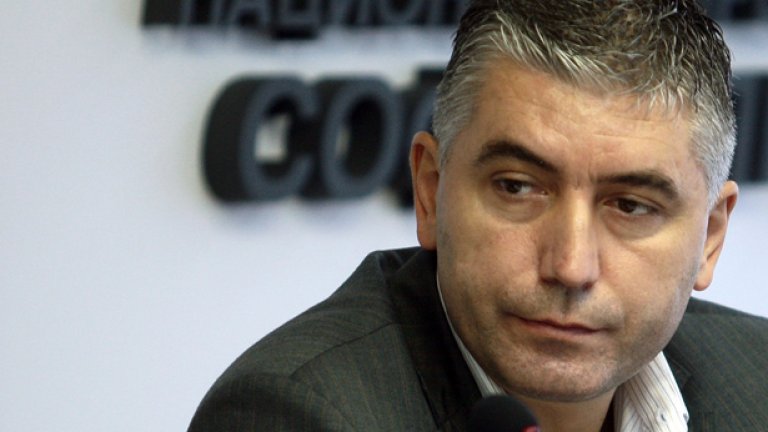 Да влязат данъчните и да видим дали от догодина няма да има затягане на коланите и шепите сред хората в черно (жълто), което ще е стъпка напред за целия футбол