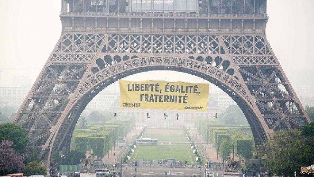 Greenpeace  айфелова кула, париж