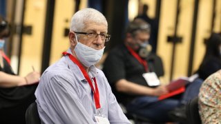 Според обвинението Овчаров не е упражнявал достатъчно контрол върху дейността по изграждането на АЕЦ-а