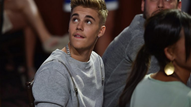 Джъстин Бийбър e сред най-следените изпълнители в социалната мрежа. Той има 11,1 млн. нови последователи. Общо: 57,6 млн. души го "следват"