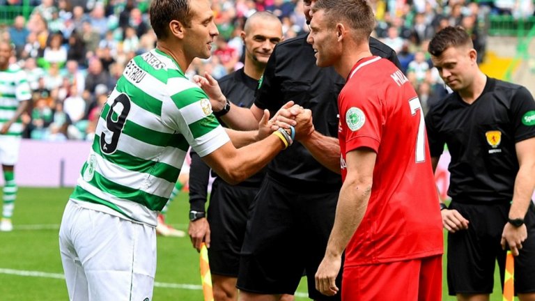 Единият отбор беше този на Стенли, носещ и името Селтик, а другият беше с лидер Милнър и се казваше Ливърпул. Мениджъри бяха съответно Брендън Роджърс и Юрген Клоп.