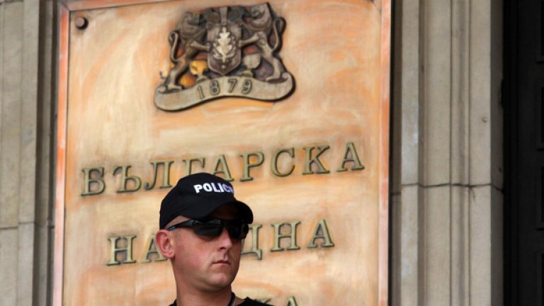 Вече плащаме цената за затварянето на КТБ и ще продължим да я плащаме докато този въпрос не се разреши веднъж-завинаги.