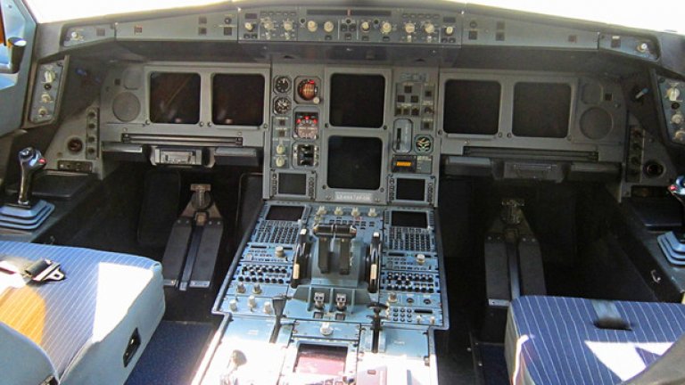 Снимки: Красимир Грозев 
Кабината на българския Airbus A330-200