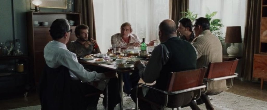 “Мюнхен”
Къде да го гледаме: в Netflix
Режисираният от Стивън Спилбърг трилър се базира върху истинската история от Олимпийските игри в Мюнхен през 1972 г. Напрегнатият сюжет разказва за група израелски атлети, които са взети за заложници от палестинска терористична групировка. Спортистите са заплашени с екзекуция, ако Израел не върне териториите на Палестина.