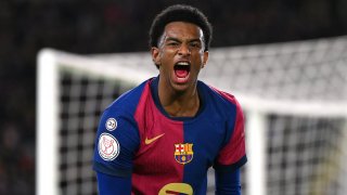 В сянката на Ямал и пренебрегнат в националния отбор, един от най-големите каталунски таланти се превръща в топ футболист