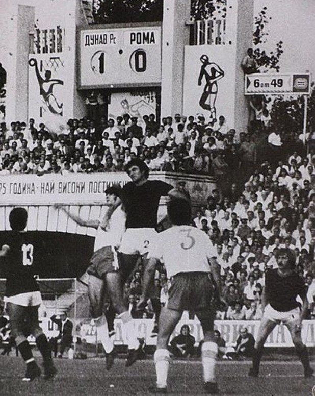 Дунав - Рома 1:0, 1975 г.
Тодор Иванов вкарва историческия гол, с който римляните са повалени в Русе, но резултатът не е достатъчен за елиминиране на съперника в Купата на УЕФА. В Италия Дунав е загубил с 0:2 първия мач.
Срещата обаче влиза в историята, като на трибуните според местните има над 40 000 зрители.