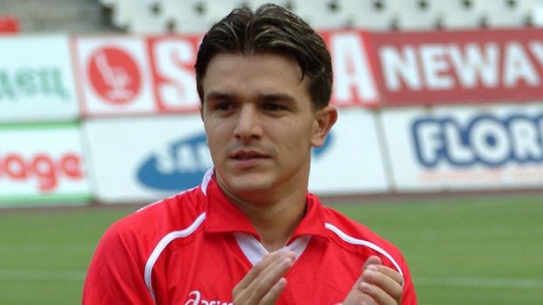 Емил Гъргоров
Бадема не достигна до Суперлигата, но игра във Втора дивизия в Шъдзяджуан на Ясен Петров.