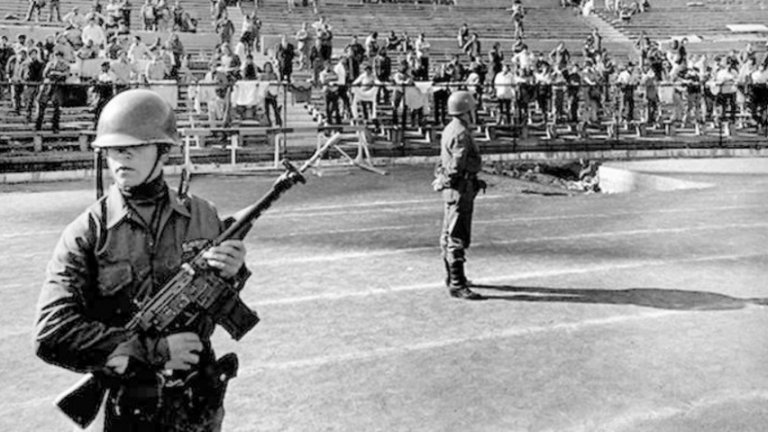 Преди 45 години, в едни сложни времена за онзи регион, се роди легендата за човека, който не подаде ръка на Аугусто Пиночет.