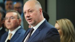 Тя беше гласувана с пълно мнозинство и 227 гласа "За"