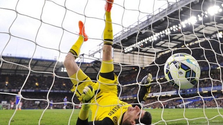 Напразно - гол! Шампионите спечелиха мача с 2:1, но попадението е вероятно най-паметното в сезона.