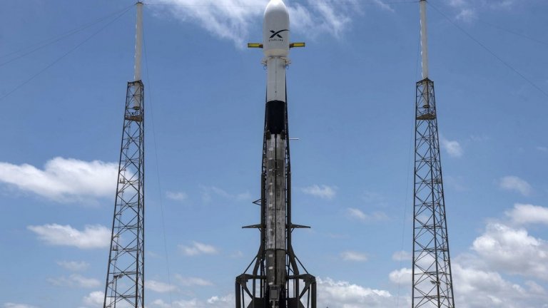 Първите 60 сателита на SpaceX за суперинтернет вече са изстреляни в Космоса