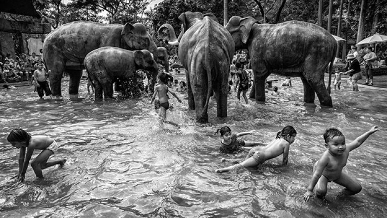 Thailand National Award: "Children Day", от Сутчас Рингсирисилп, Тайланд