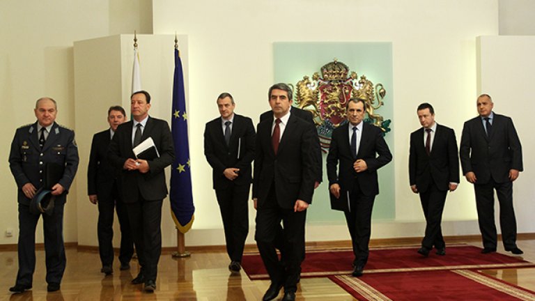 Кой ще управлява България през ноември? Всъщност правилният въпрос е не “кой”, а “как”.  