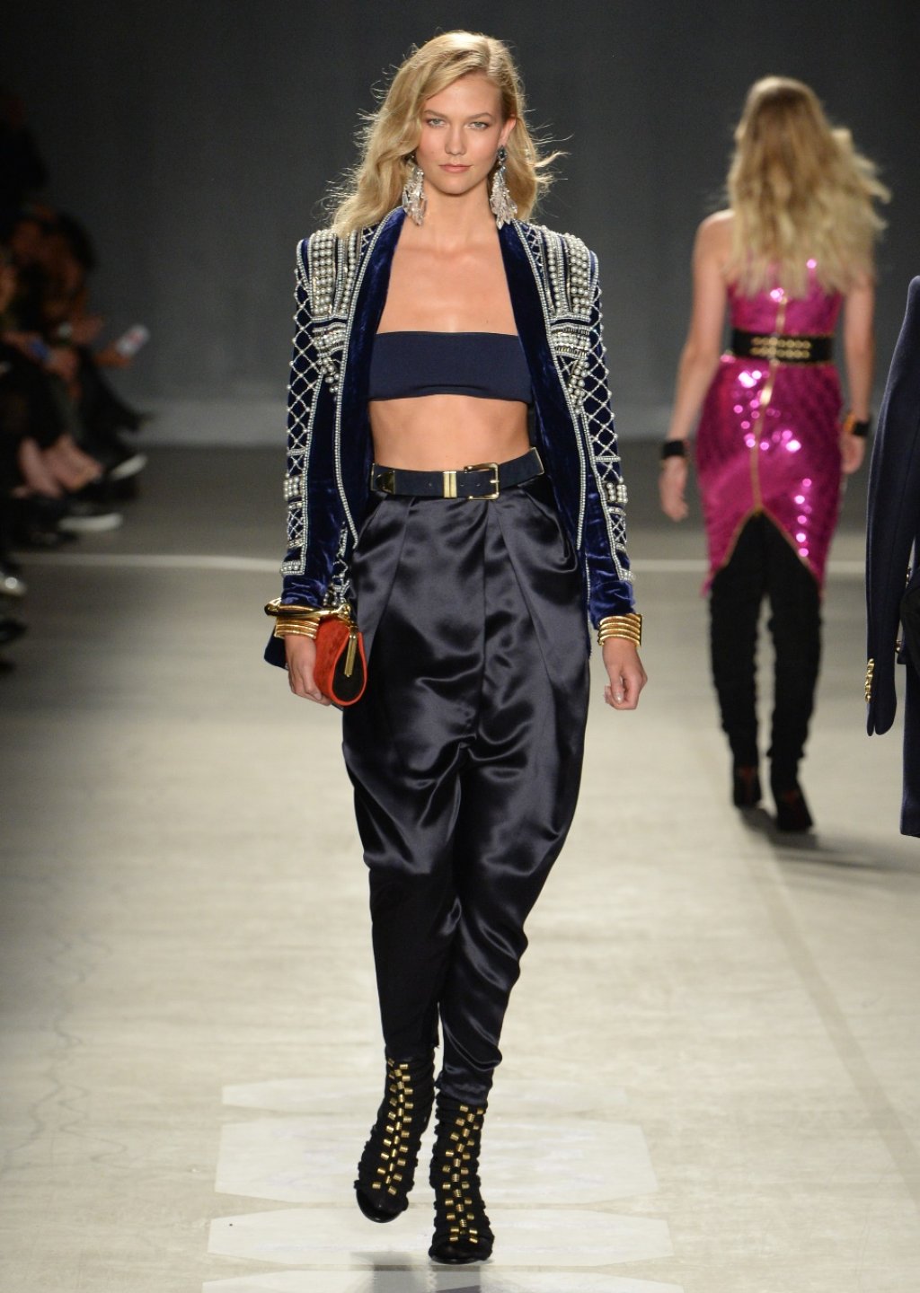 Balmain x H&M ще дебютира на 5 ноември 2015 г. в 250 магазина по цял свят, както и онлайн