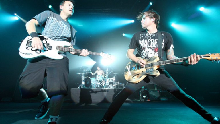 Blink-182 - Won't Be Home For Christmas