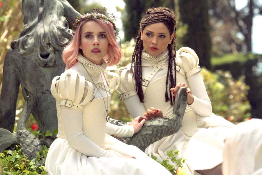 \"Paradise Hills\"
Тази дистопична приказка на испанският режисьор Алис Уодингтън разказва за паралелен свят, в който правилата са над всичко и всяка жена има точно определена роля. Героинята на Ема Робъртс е изпратена на остров, където трябва да бъд