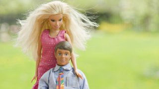 Защо Барби, когато може да поиграеш с Кен: Бъдещето на мъжите секс кукли